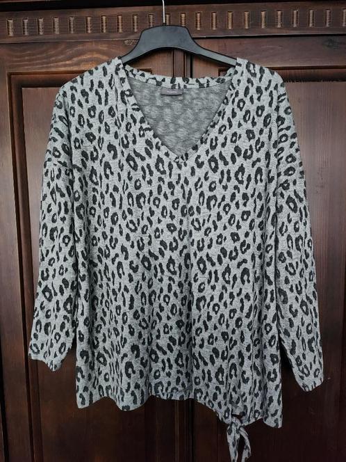Shirt met aan de zijkant een knoop, Kleding | Dames, Truien en Vesten, Zo goed als nieuw, Maat 46/48 (XL) of groter, Ophalen of Verzenden