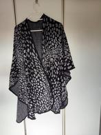 Miss Etam Poncho / Omslagdoek / Sjaal Zwart Grijs, Miss Etam, Ophalen of Verzenden, Zo goed als nieuw, Sjaal