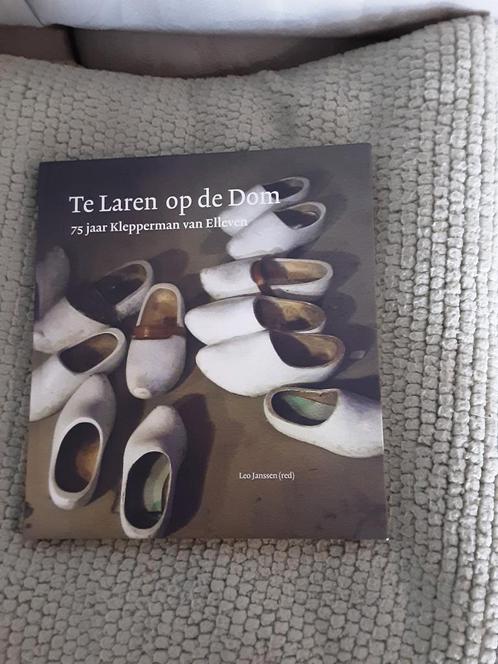 Red.Leo Janssen-----Te Laren op de Dom, Boeken, Geschiedenis | Stad en Regio, Zo goed als nieuw, 20e eeuw of later, Ophalen of Verzenden