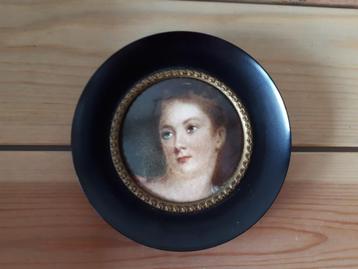 Mooi bakkeliet lijstje met vrouw afbeelding  beschikbaar voor biedingen