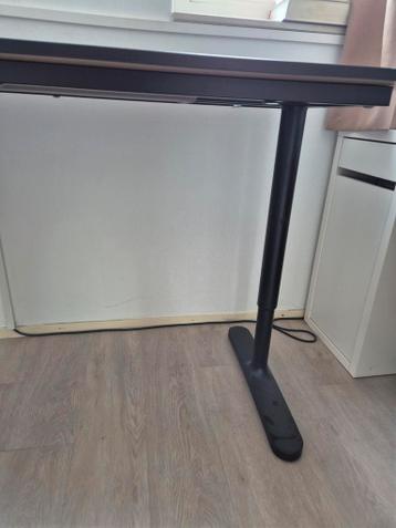 Ikea Bekant tafel. De maten zijn 60breed bij 140 lang. - afbeelding 2