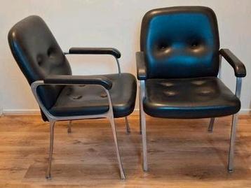  Twee retro fauteuils te koop beschikbaar voor biedingen