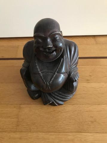 boeddha van noten hout beschikbaar voor biedingen