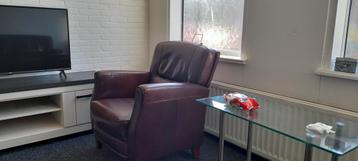 2 stuks leren fauteuils nette en goede staat  beschikbaar voor biedingen