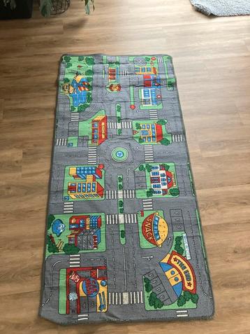 Speelkleed met straten en gebouwen beschikbaar voor biedingen