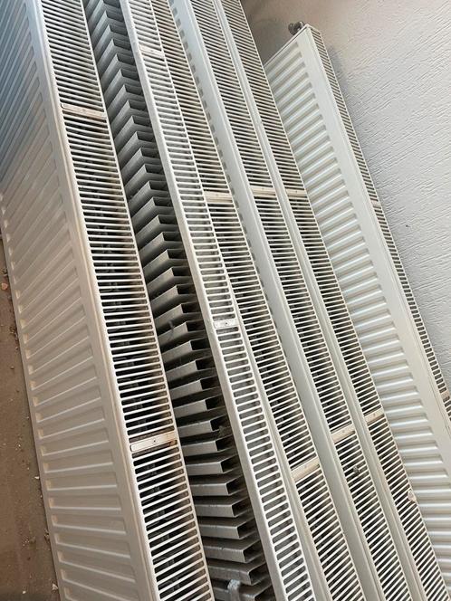 5 radiatoren te koop (3 grote, 2 kleine), Doe-het-zelf en Verbouw, Verwarming en Radiatoren, Gebruikt, Radiator, 800 watt of meer