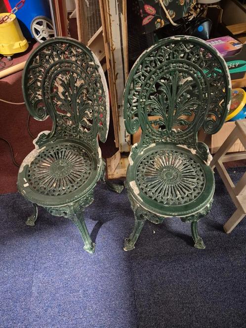 2 bistro  gietijzer stoeltjes, Tuin en Terras, Tuinstoelen, Gebruikt, Metaal, Ophalen