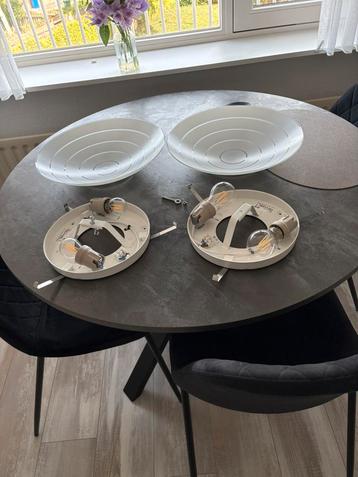 2 plafonnieres beschikbaar voor biedingen