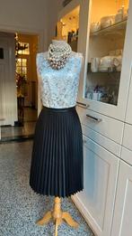 🎄Zwarte satijnen plisse rok met ‘leren’ tailleband mt 36/38, Zwart, Nieuw, Ophalen of Verzenden, Maat 36 (S)