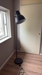 Staande lamp (IKEA Hektar), Huis en Inrichting, Lampen | Vloerlampen, Ophalen, Zo goed als nieuw, 150 tot 200 cm
