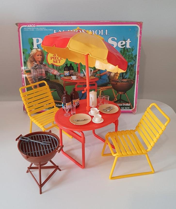Vintage ARCO Fashion Doll Barbie Patio Playset BBQ 7679 80s, Verzamelen, Poppen, Gebruikt, Fashion Doll, Ophalen of Verzenden