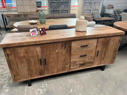 Magazijn leegverkoop dressoir industrieel mangohout metaal, Huis en Inrichting, Woonaccessoires | Overige, Nieuw, Ophalen of Verzenden