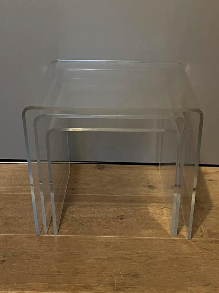 Vintage Set Bijzettafeltjes Plexiglas Nesting Tables Aqryl, Huis en Inrichting, Woonaccessoires | Krantenbakken en Lectuurbakken