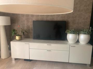 Mooi TV meubel - creme kleur