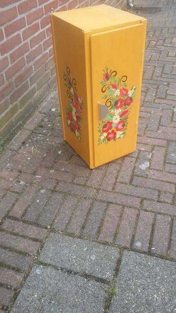 Leuk gaaf antiek kastje in zeer goede staat schilderwerk  beschikbaar voor biedingen