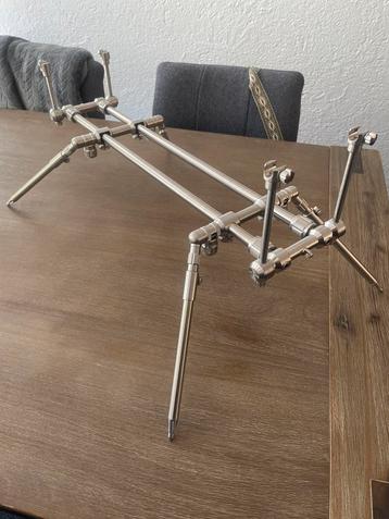 Solar P1 Universal Rod Pod beschikbaar voor biedingen