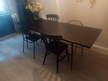 Moderne Eettafel industrieel met 4 x stoelen..200x80x75,5 cm beschikbaar voor biedingen