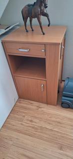 Nachtkastje mantelzorg, Huis en Inrichting, Slaapkamer | Nachtkastjes, Ophalen, Zo goed als nieuw, Hout, Minder dan 45 cm
