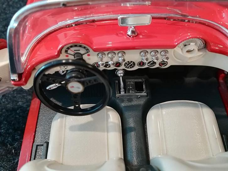 Chevrolet Corvette Roadster 1957 - 1:18 - Bburago, Hobby en Vrije tijd, Modelauto's | 1:18, Zo goed als nieuw, Auto, Bburago, Verzenden