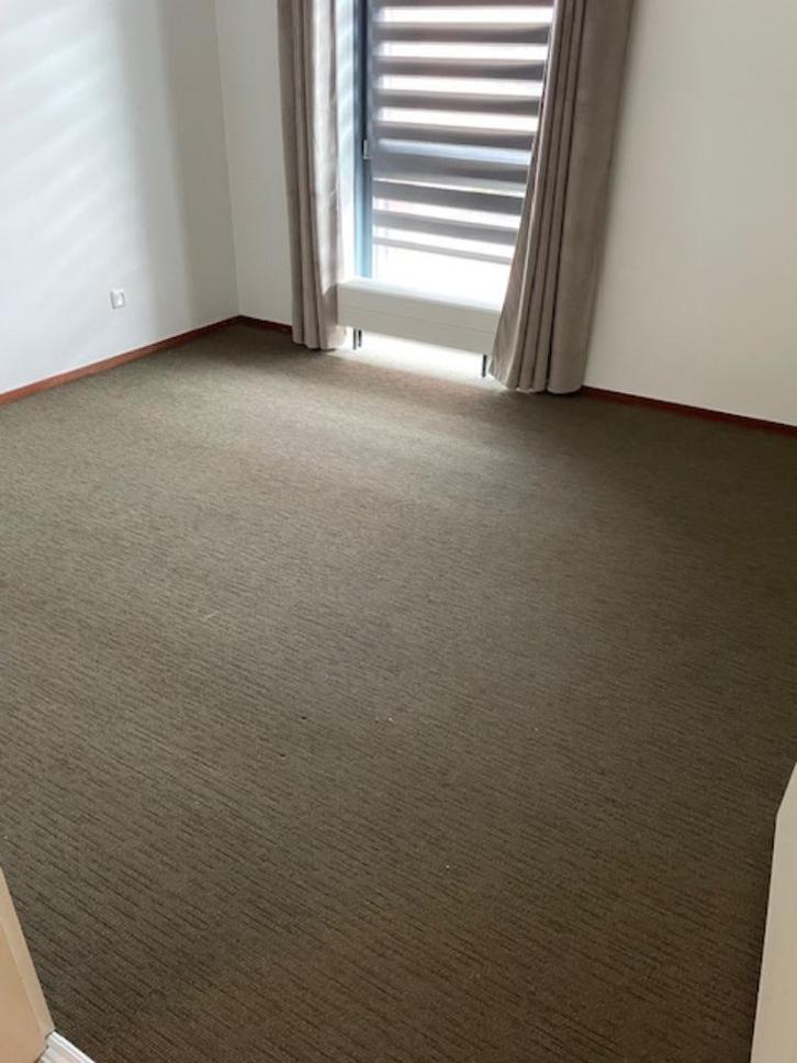 30 m2 tapijttegels 50x50, Huis en Inrichting, Stoffering | Vloerbedekking, Gebruikt, Tapijttegels, Bruin, Grijs, 75 m² of meer