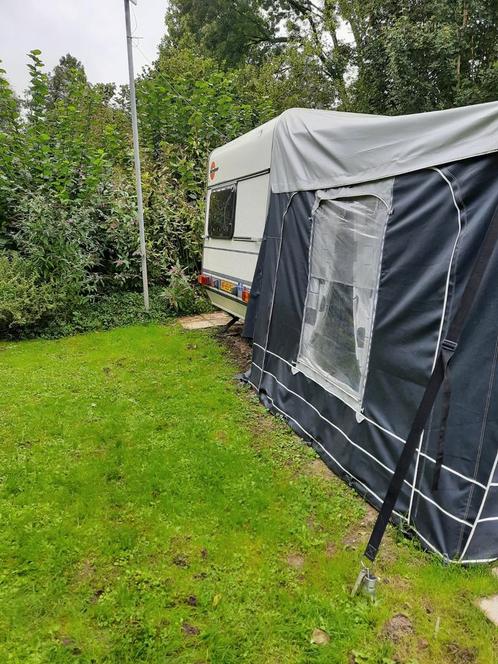 Burstner  club caravan uit 1990, Caravans en Kamperen, Caravans, Particulier, tot en met 3, 500 - 750 kg, Treinzit, Bürstner, Vast bed