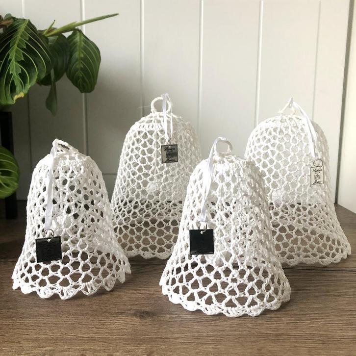 Riviera Maison Gehaakte decoratieve bellen - set van 4, Huis en Inrichting, Lampen | Lampenkappen, Zo goed als nieuw, 25 tot 50 cm