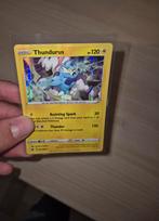 Thundurus holo bleed, Hobby en Vrije tijd, Verzamelkaartspellen | Pokémon, Ophalen of Verzenden, Nieuw, Losse kaart