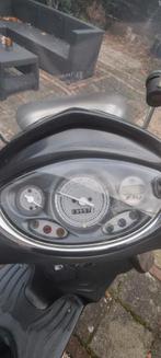 Piaggio new fly 2017, Fietsen en Brommers, Scooters | Piaggio, Ophalen, Gebruikt, Maximaal 45 km/u, Fly