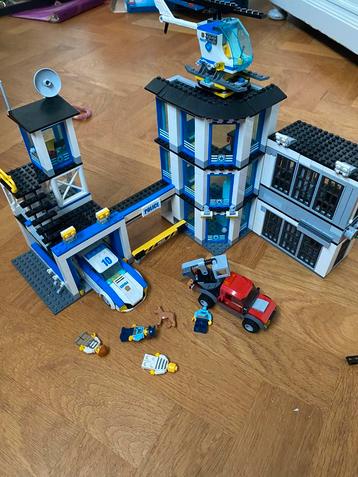 Lego city politie bureau 60141 beschikbaar voor biedingen