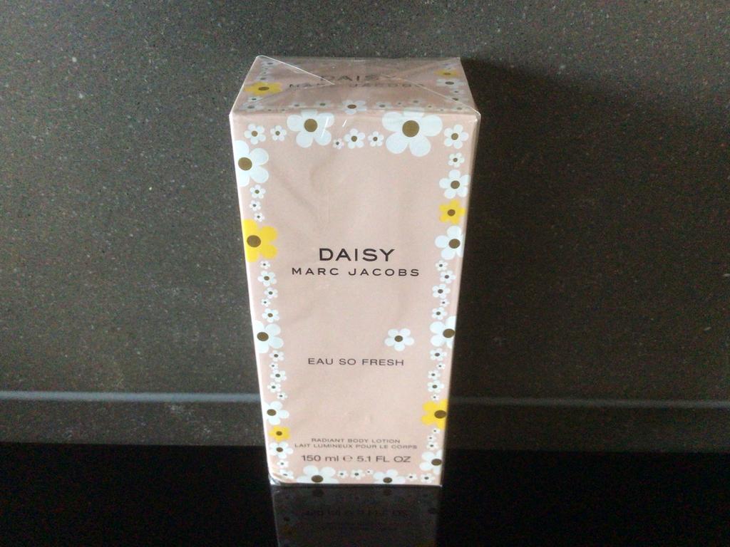 Daisy Marc Jacobs “eau so fresh” bodylotion 150 ml NIEUW, Ophalen of Verzenden, Nieuw, Bodylotion, Crème of Olie