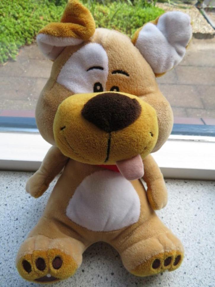 Hond met 1 flapoor en rode halsdoek merk Farmies, Kinderen en Baby's, Speelgoed | Knuffels en Pluche, Zo goed als nieuw, Hond