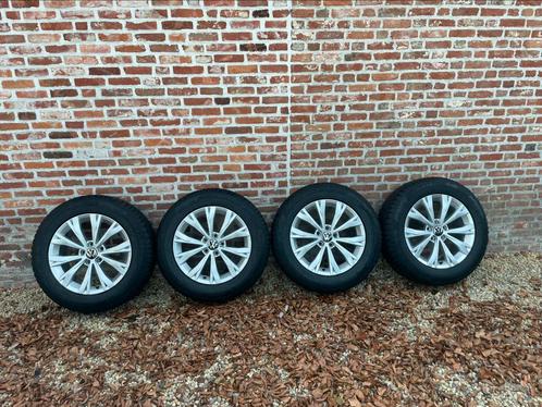 17’ Originele Tiguan set te koop!, Auto-onderdelen, Banden en Velgen, Winterbanden, 17 inch, 215 mm, Ophalen