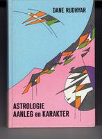 Astrologie aanleg en karakter Dane Rudhyar, Ophalen of Verzenden, Gelezen, Astrologie, Overige typen