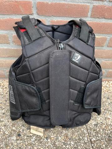 Paarden paardrijden pony
Body protector, halster, borstels beschikbaar voor biedingen