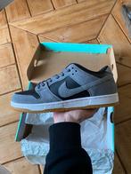 Nike SB Dunk Low TRD Dark Grey Black Gum - Maat 43, Kleding | Heren, Schoenen, Zwart, Nike, Nieuw, Ophalen of Verzenden