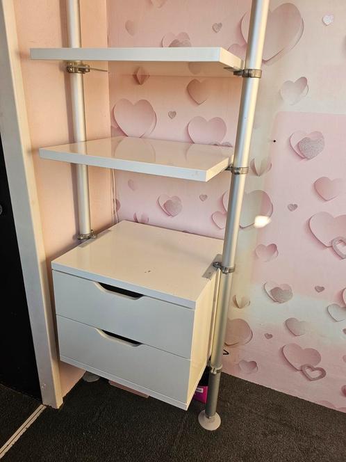 Zwevend Bureau tussen 2 palen met schuif laden., Huis en Inrichting, Bureaus, Zo goed als nieuw, Ophalen