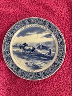 Delftsblauw bord met tekst “In den aanvang is de daad 1927”, Ophalen