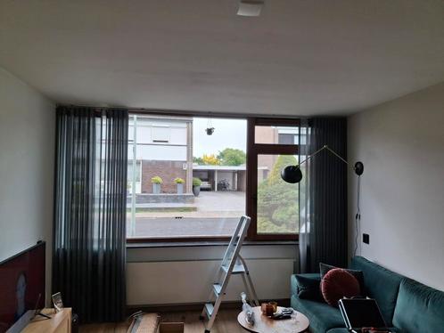 Geplooide in between gordijnen grijs, op maat gemaakt, Huis en Inrichting, Stoffering | Gordijnen en Lamellen, Zo goed als nieuw