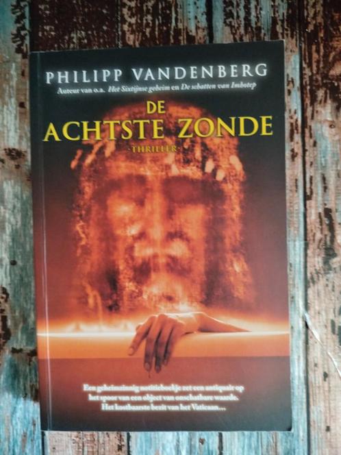 De Achtste Zonde - Philipp Vandenberg Thriller, Boeken, Thrillers, Gelezen, Ophalen of Verzenden