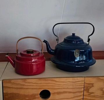 Twee vintage ketels – emaille – Grandmère & Finel stijl beschikbaar voor biedingen