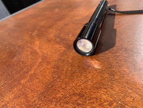 Led zaklamp 4 led's, aluminium, merk Homey, Caravans en Kamperen, Zaklampen, Nieuw, Batterij, Ophalen of Verzenden