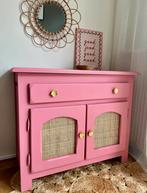 Gerestyled roze dressoir / commode – massief hout & rotan, Ophalen, Zo goed als nieuw, 50 tot 70 cm
