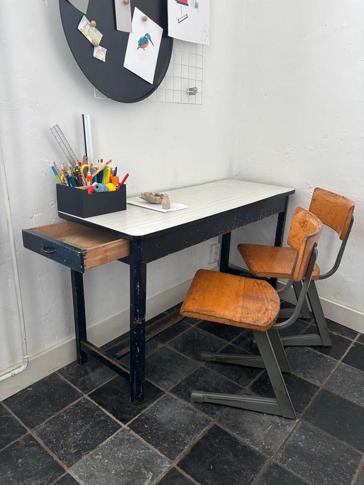 Vintage bureautje met 2 stoelen, Antiek en Kunst, Antiek | Meubels | Stoelen en Banken, Ophalen