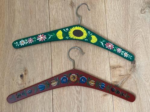 Vintage kledinghangers / kleerhangers beschilderd bloemen, Kleding | Dames, Kledinghangers, Zo goed als nieuw, Hout, Ophalen of Verzenden