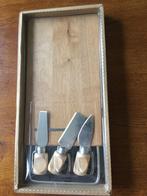 Grote Houten Kaasplank met 3 Kaasmesjes Nieuw in Verpakking, Huis en Inrichting, Ophalen of Verzenden, Nieuw
