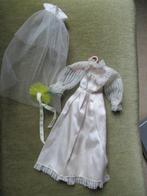 VINTAGE  BARBIE  BRUIDSKLEDING 3 DELIG MATTEL, Verzamelen, Verzenden, Zo goed als nieuw, Kleertjes