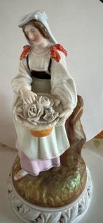 Porseleinen beeld, Antiek en Kunst, Antiek | Porselein, Ophalen of Verzenden