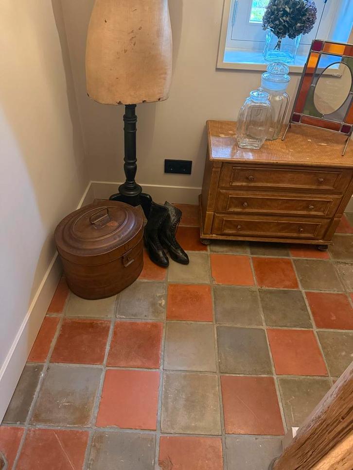 Antieke Plavuizen 135-145 stuks, Doe-het-zelf en Verbouw, Tegels, Gebruikt, Vloertegels, Overige materialen, 20 tot 40 cm, Minder dan 5 m²