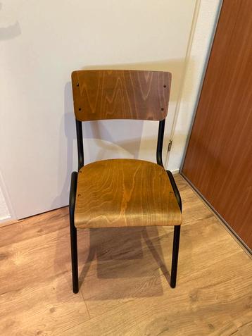 Schoolstoel beschikbaar voor biedingen