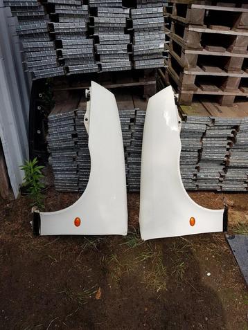 Ford Courier voor schermen links+rechts bj 1998 beschikbaar voor biedingen